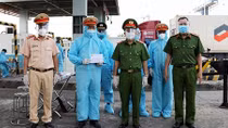 HCMC police strengthens inspection at COVID-19 checkpoints 