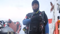 Lion Air crash: Indonesian diver dies during search and rescue operation