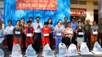 CAND Newspaper and donor bring warm Tet to Long Xuyen people
