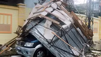 Storm Damrey strikes central and south-central coastal provinces