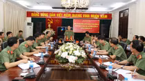 Deputy Minister Nguyen Van Son works with Hospital 198