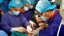 Vietnamese doctors succeed in first transplant of two lungs
