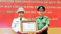 Senior Lieutenant General Le Quy Vuong receives Military Exploit Order