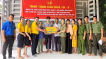 Binh Phuoc Police and donor hand over house of compassion to needy family