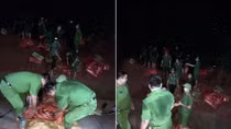 Hoa Binh Police stay up all night to reinforce Khi dam after landslides