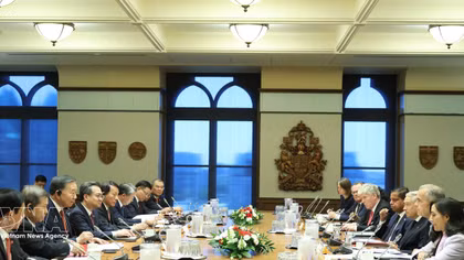 Top leader holds talks with Canadian Prime Minister