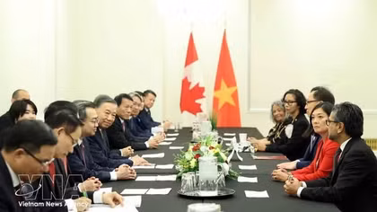 Party General Secretary and President receives Canada-Vietnam Parliamentary Friendship Group