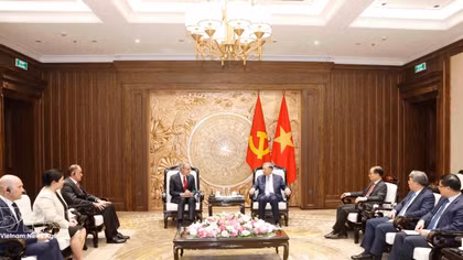 Top leader pledges favourable conditions for US tech firms to invest in Vietnam