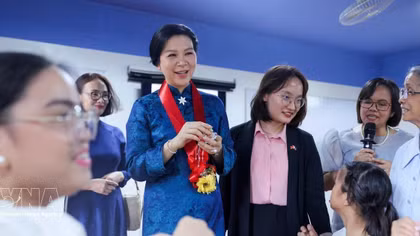 Vietnam's First Lady visits disadvantaged children in Philippines