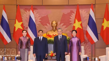 Top leader hosts welcome ceremony for King and Queen of Thailand