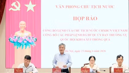 Press conference announces Presidential Order on two ordinances