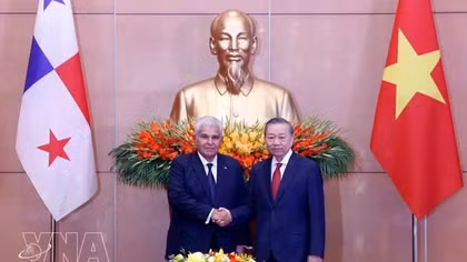 Top Vietnamese, Panamanian leaders hold talks in Hanoi