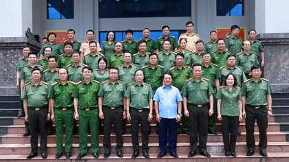 Close to the people, understanding the people, and relying on the people to successfully fulfill duties