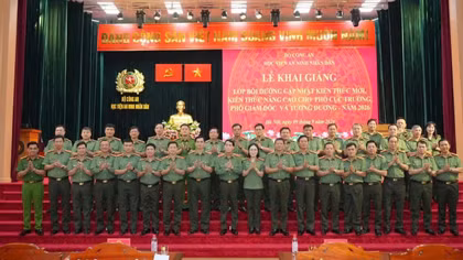 Advanced refresher course opens for high-ranking officers of public security units