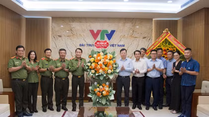 Ministry of Public Security leaders extend congratulations to press and media agencies