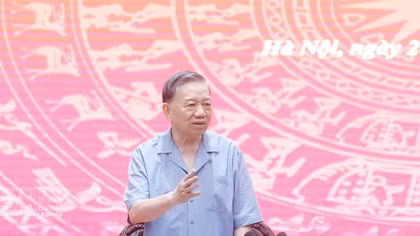 Top leader urges Hanoi to accelerate reforms, innovation for stronger development