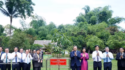Top Vietnamese leader pays tribute to President Ho Chi Minh in Thailand's Udon Thani