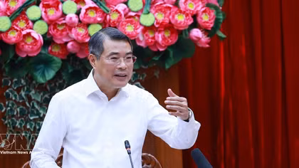 PM urges Vinh Long to renovate development mindset for double-digit growth