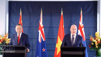 Vietnam, New Zealand leaders witness exchange of cooperation documents