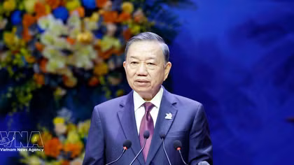 Top leader calls on youth to think bigger, learn faster, make more contributions