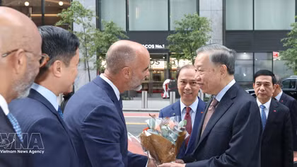 General Secretary and President To Lam visits, works with Pfizer in US