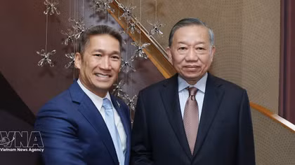 Top leader receives Acting US Secretary of the Navy in New York