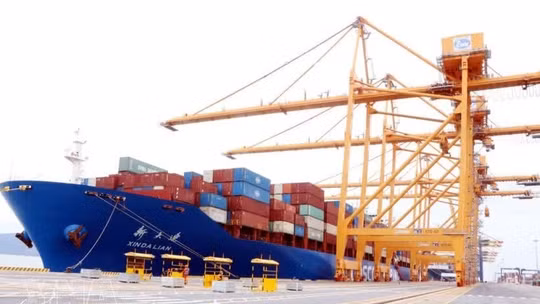 According to the 2025 Container Port Performance Index (CPPI) released by the World Bank and S&P Global Market Intelligence in June 2026, the Hai Phong port cluster stands 13th among the world’s most efficient container ports, up 17 places from 2024. (Photo: VNA)