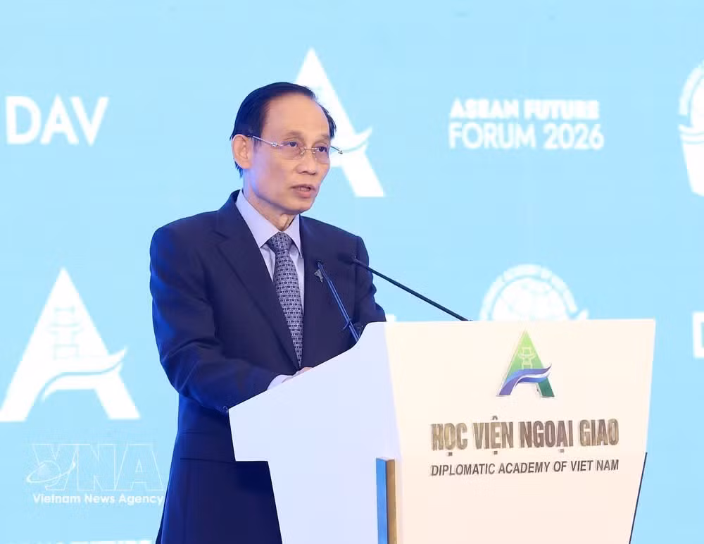 Minister of Foreign Affairs Le Hoai Trung speaks at the closing sesion of the third ASEAN Future Forum in Hanoi on June 10 (Photo: VNA)