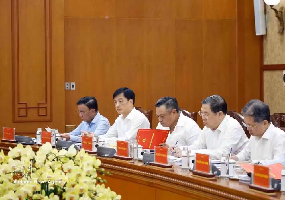Delegates attend the 30th meeting of the Central Steering Committee for the Prevention and Control of Corruption, Wastefulness and Negative Phenomena. (Photo: VNA)