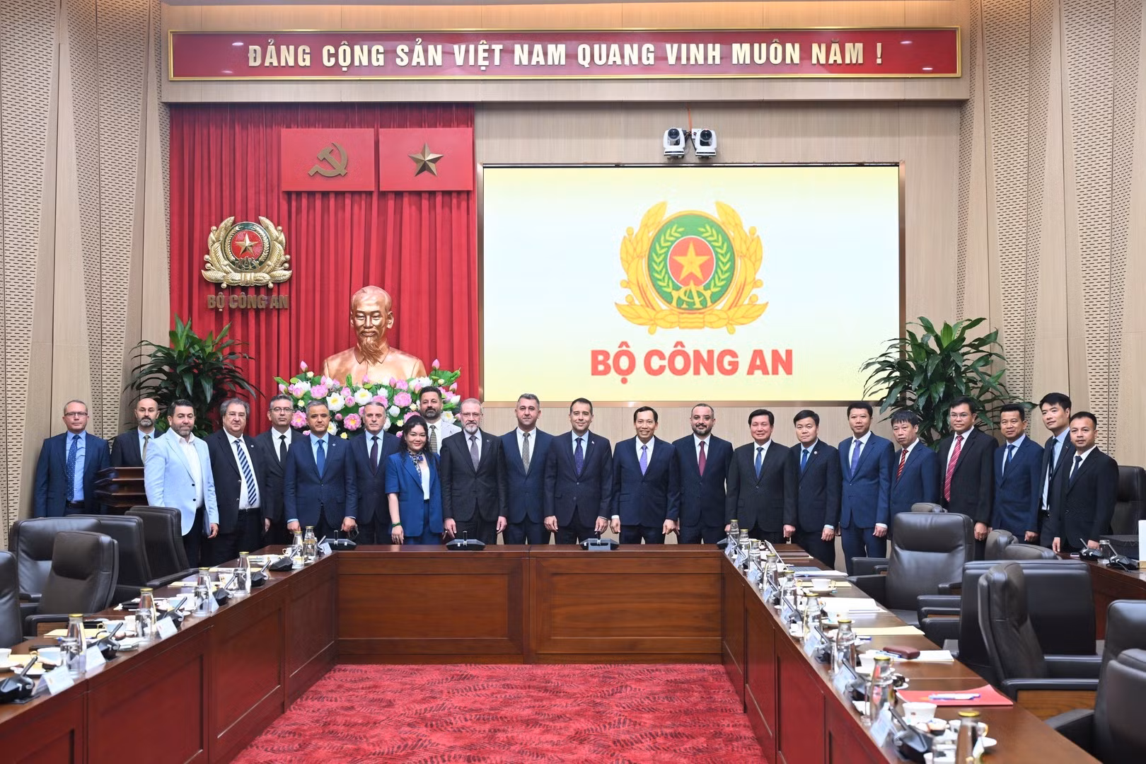 Delegates join group photo.