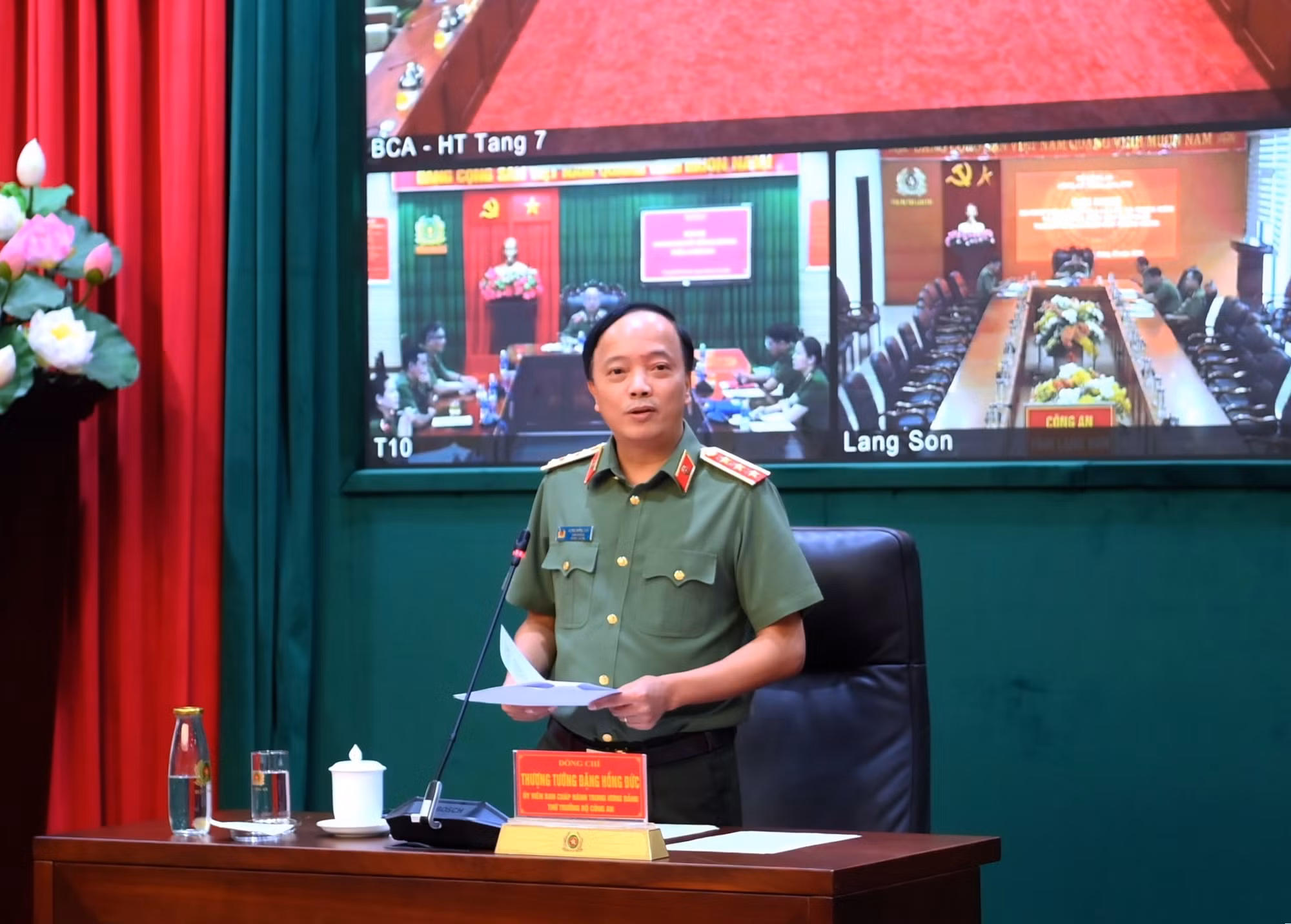 Deputy Minister Dang Hong Duc delivers directive remarks at the conference.