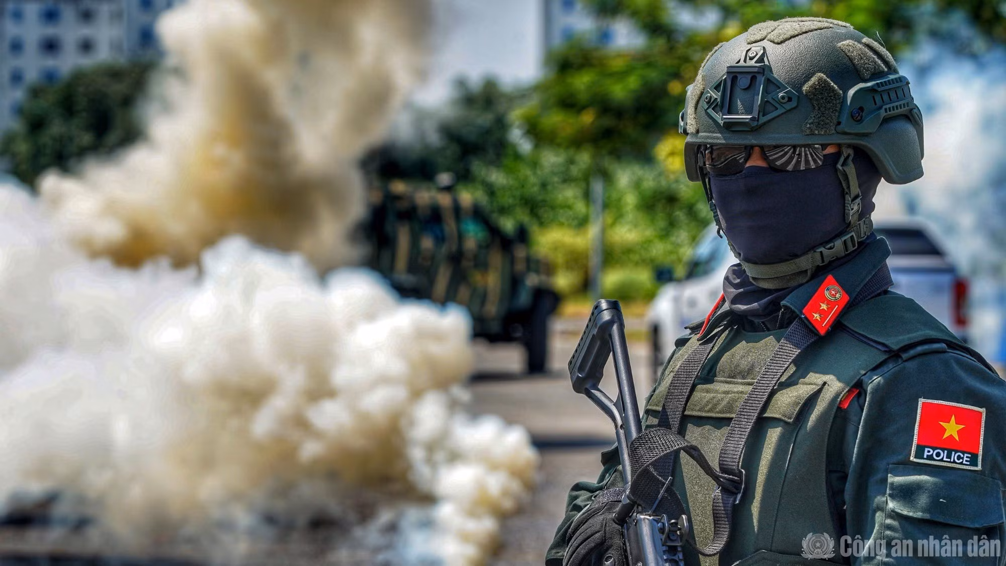 The Police Peacekeeping Unit completes the exercise.