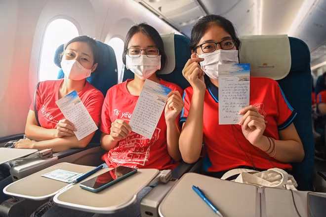 Some students said that they had voluntarily registered to assist the anti-pandemic fight in Bac Giang but had not been selected. They feel very happy when being selected this time to join the mission.