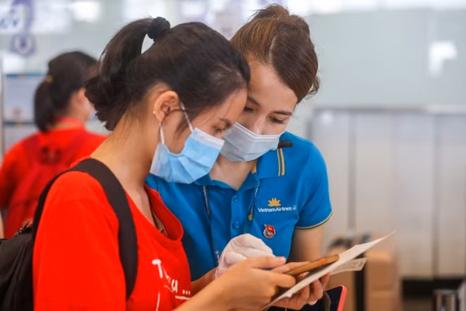 The Youth Union organization of Vietnam Airlines provided students of the Hanoi Medical University with great support and assistance.