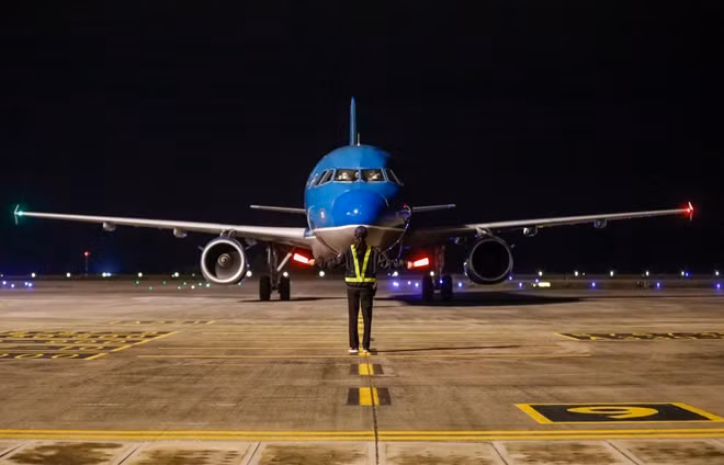 The flight of 30 Vietnamese returning from Wuhan: in pictures ảnh 20