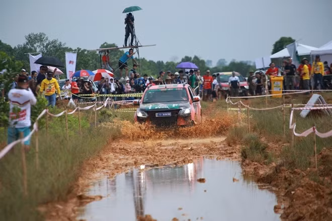 The Vietnam Off-road PVOIL Cup 2020 attracted a large amount of spectators.