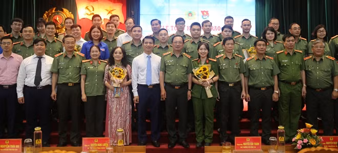 Deputy Minister Nguyen Van Thanh and other delegates at the ceremony. Deputy Minister Nguyen Van Thanh and other delegates at the ceremony.