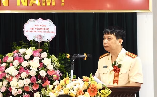 Senior Colonel Pham Quang Khai, Editor in Chief of PSNews briefing participants on achievements of PSNews in the last term. Senior Colonel Pham Quang Khai, Editor in Chief of PSNews briefing participants on achievements of PSNews in the last term.