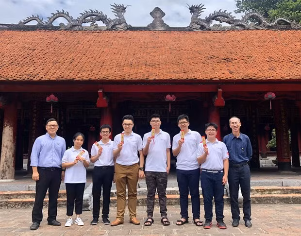 All six members of the Vietnamese team participating in the 61st International Mathematical Olympiad won prizes. Photo: VNA. All six members of the Vietnamese team participating in the 61st International Mathematical Olympiad won prizes. Photo: VNA.