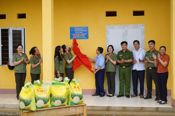 The work was completed after 5 months of construction, and cost VND 500 million. The work was completed after 5 months of construction, and cost VND 500 million.