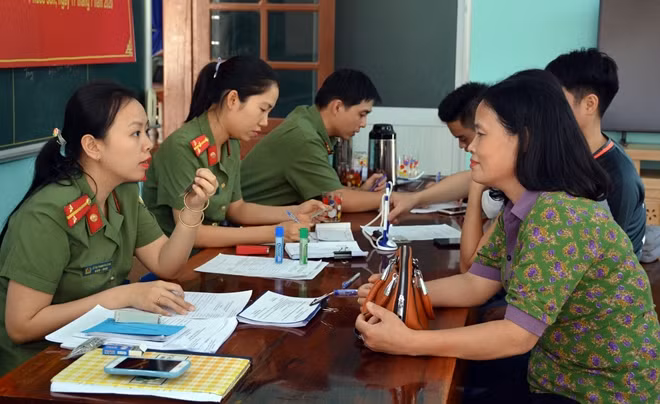 The Quang Nam Police Office of Immigration had received more than 80 applications for passports just in one day from Phuoc Son district. The Quang Nam Police Office of Immigration had received more than 80 applications for passports just in one day from Phuoc Son district.