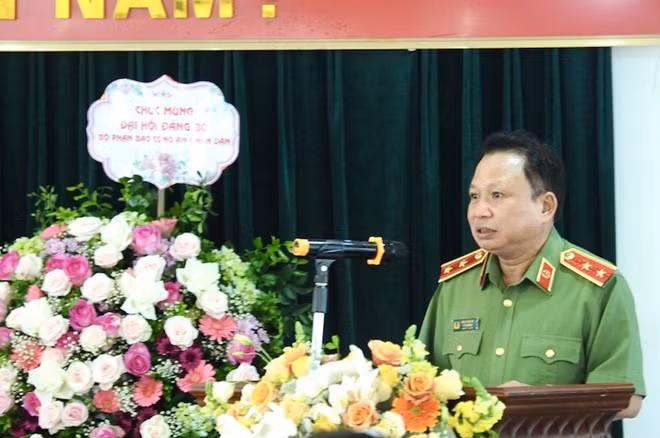 Lieutenant General Mai Van Ha speaking at the event. Lieutenant General Mai Van Ha speaking at the event.