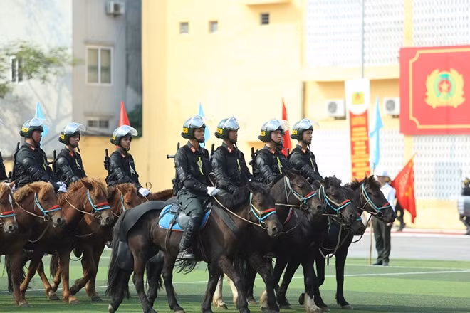 The force will fight crime, patrol and engage in rescues in mountainous areas, as well as maintain security in cities.