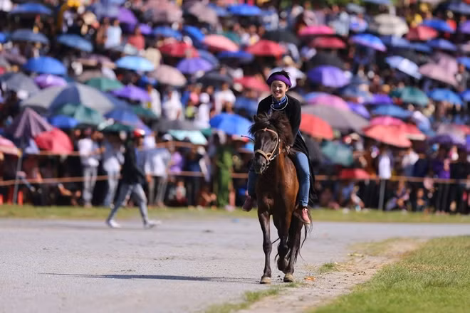 This is the first time a female jockey has attended the race since the first competition was organised in 2007.