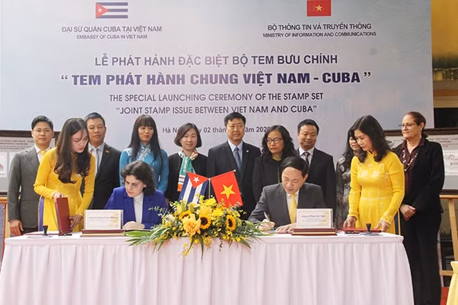 The launching ceremony of the stamp set. The launching ceremony of the stamp set.