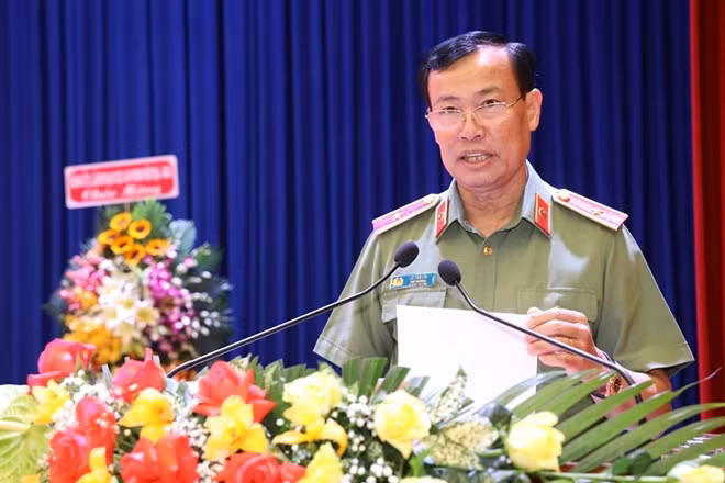 Deputy Minister Le Tan Toi delivering the keynote speech at the conference.