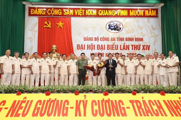 Congress elects the new Executive Committee of the Can Tho municipal police Party organization for the term of 2020-2025.