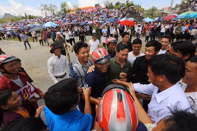 The first prize belongs to Vang Van Giang in Ha Hoi commune.