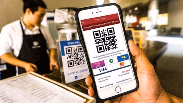 A payment via QR code. The coronavirus pandemic is highlighting the need for speeding up digital transformation. (Photo thuongtruong.com.vn) A payment via QR code. The coronavirus pandemic is highlighting the need for speeding up digital transformation. (Photo thuongtruong.com.vn)