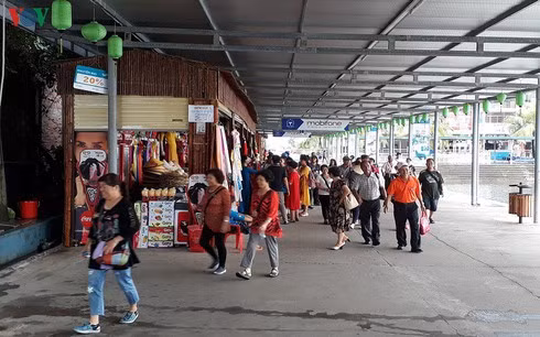 UNESCO-recognised Ha Long Bay reopens the doot to visitors after the coronavirus epidemic is under control.